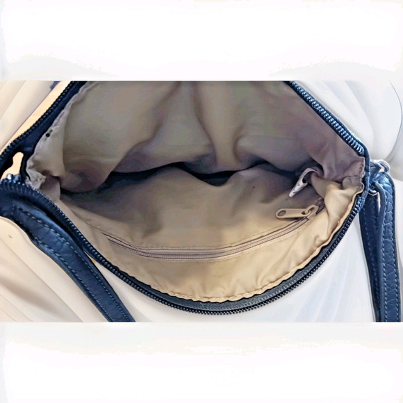 Aurielle Carryland Black Faux Leather 4 Pocket Crossbody Purse - Picture 5 of 9